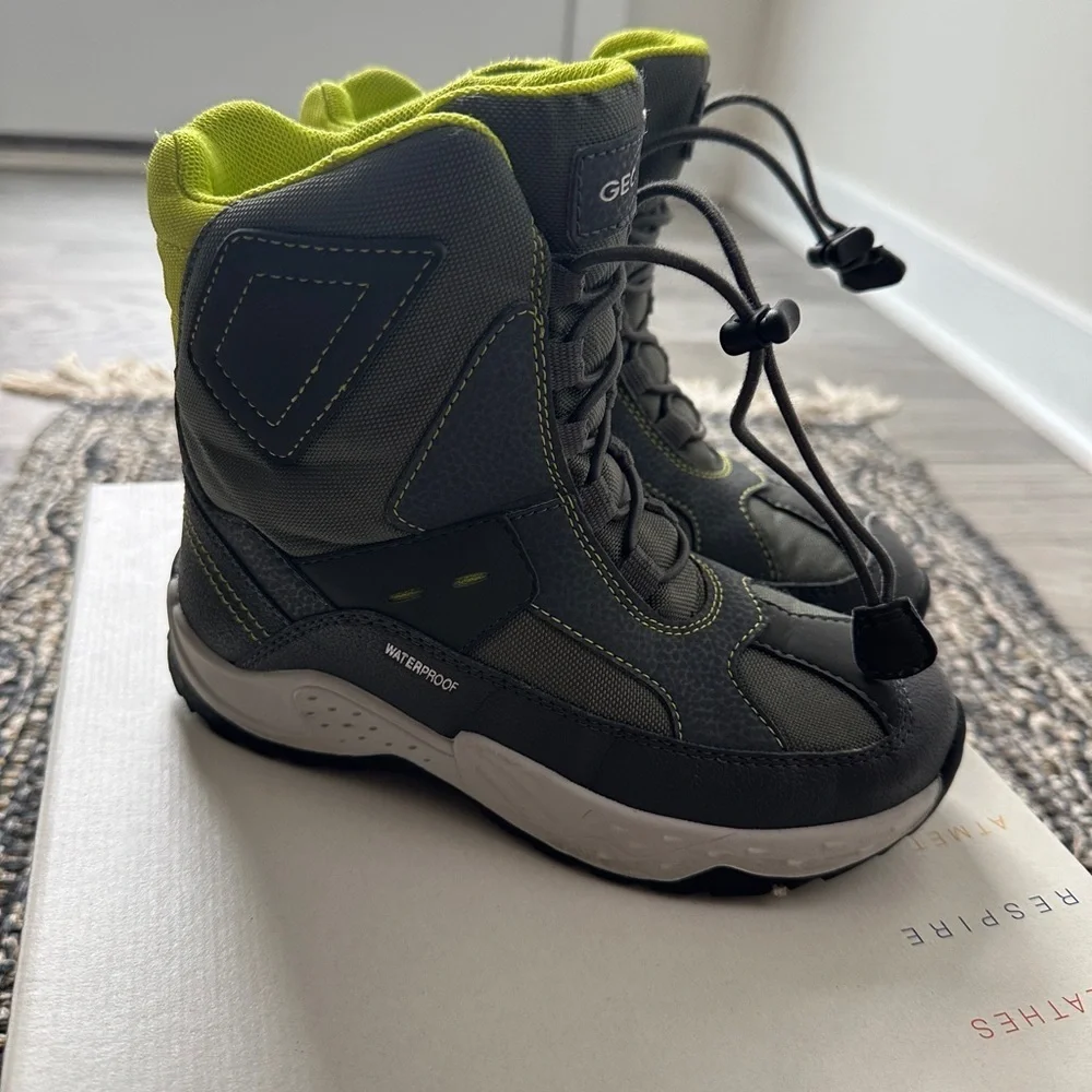 Geox snow boots size 13